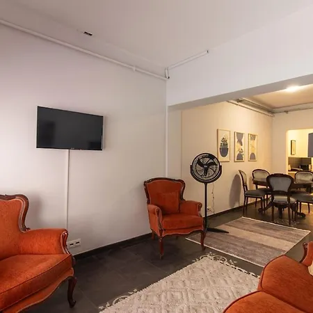 Eclectic 1br With Charm In The Heart Of Cihangir *