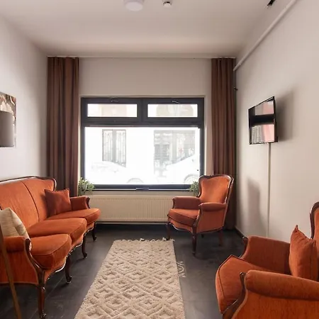 Eclectic 1br With Charm In The Heart Of Cihangir * Estambul