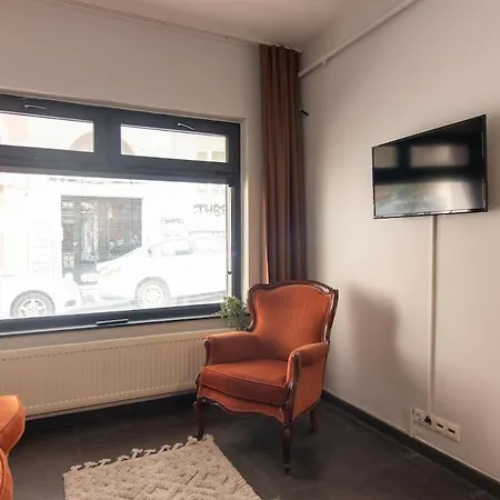 Eclectic 1br With Charm In The Heart Of Cihangir *